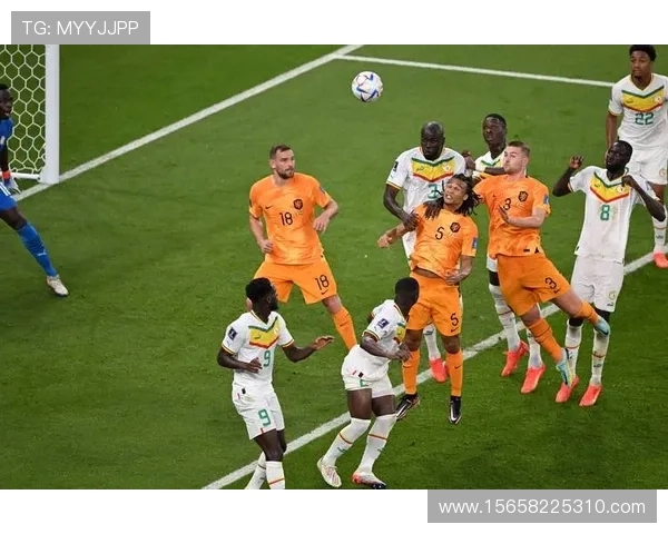 塞内加尔半场领先 秘鲁防线遭雅克松突破 塞内加尔半场领先 秘鲁防线遭雅克松突破